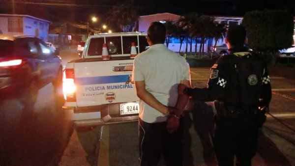 Agresión a adulto mayor en parque de Guadalupe