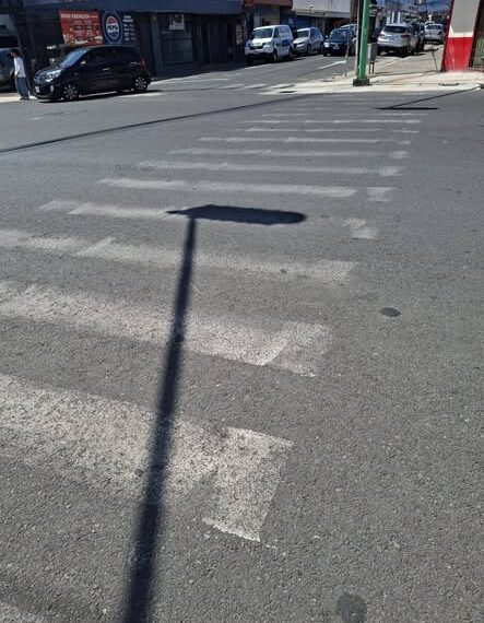 VECINOS DE CALLE BLANCOS SOLICITAN REPARACIÓN URGENTE DE PASO PEATONAL DESGASTADO EN RUTA 100