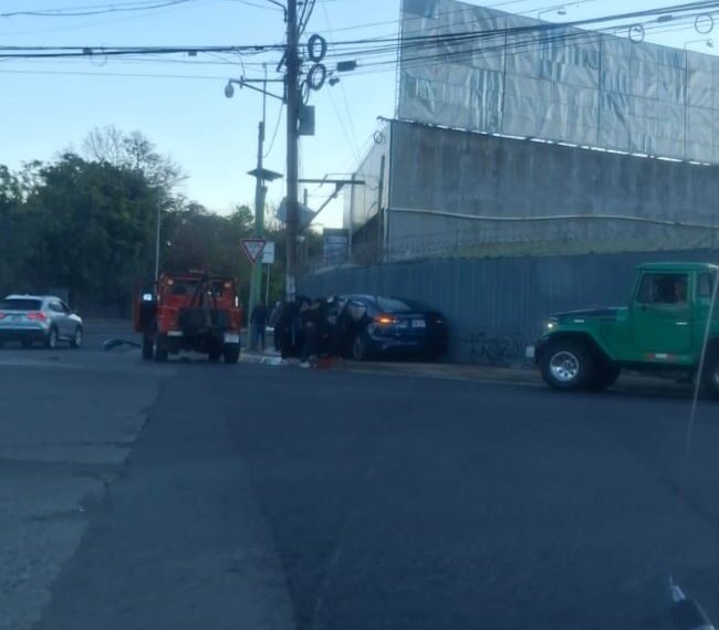 Balean a chofer en Goicoechea: Colisiona Contra Poste Dejando al Herido en Estado Crítico