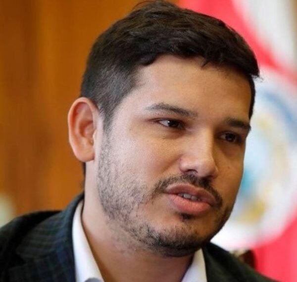 RENUNCIA EL MINISTRO DE AGRICULTURA Y GANADERÍA VÍCTOR CARVAJAL TRAS SER NOMBRADO DIRECTOR INTERINO DE LA BANCA PARA EL DESARROLLO