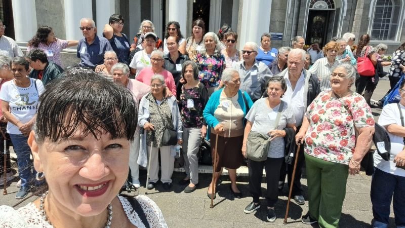 Actividades con mas de 100 adultos mayores de Purral, con almuerzo, serenata. Foto Cortesía